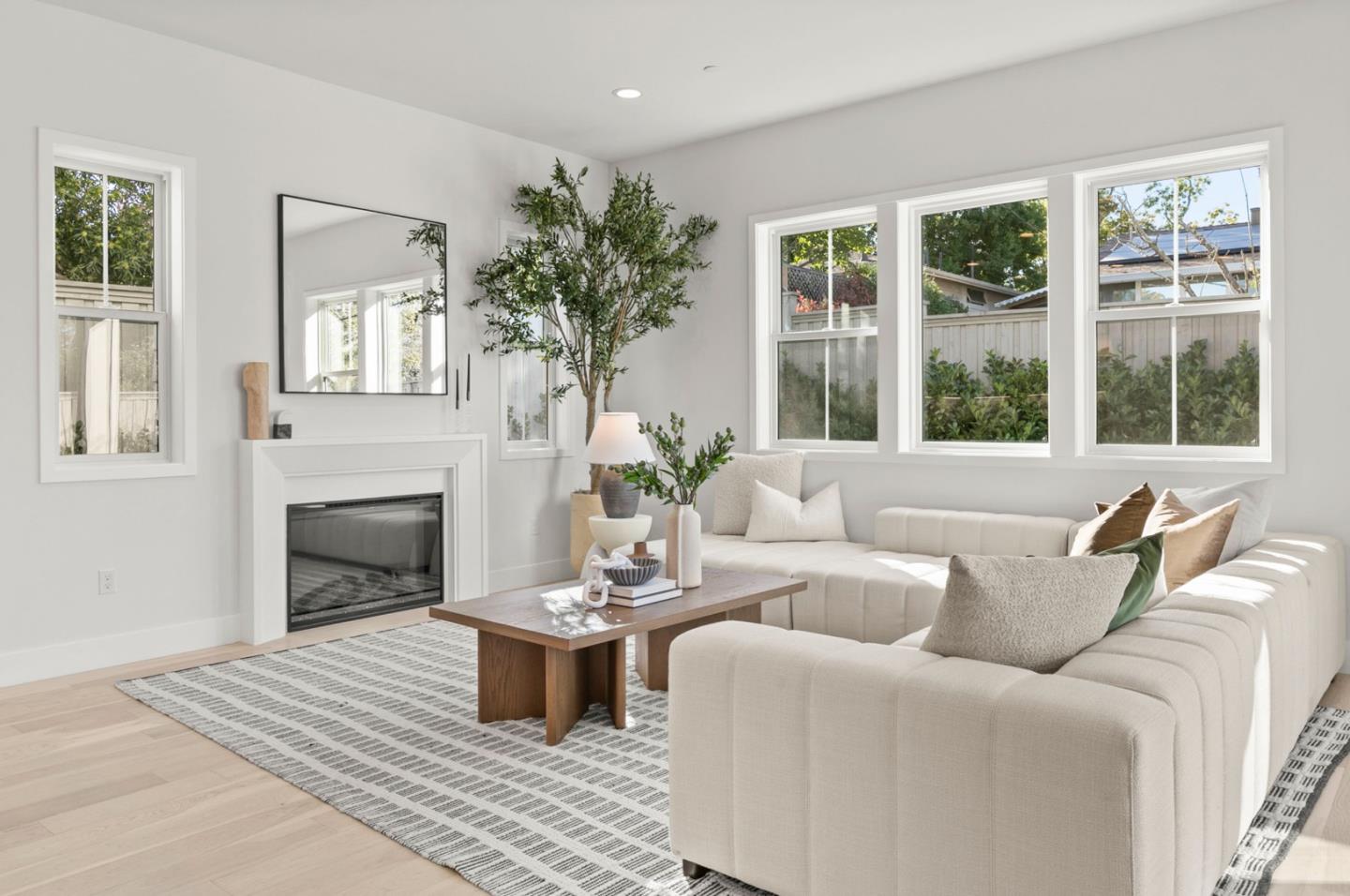 Detail Gallery Image 15 of 51 For 3070 Sterling Way, Redwood City,  CA 94061 - 4 Beds | 4/1 Baths
