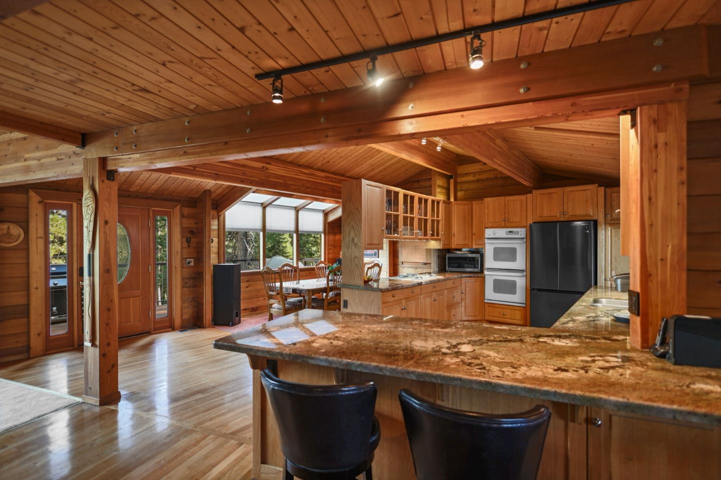 Detail Gallery Image 4 of 72 For 523 Peninsula Dr, Lake Almanor,  CA 96137 - 4 Beds | 3 Baths
