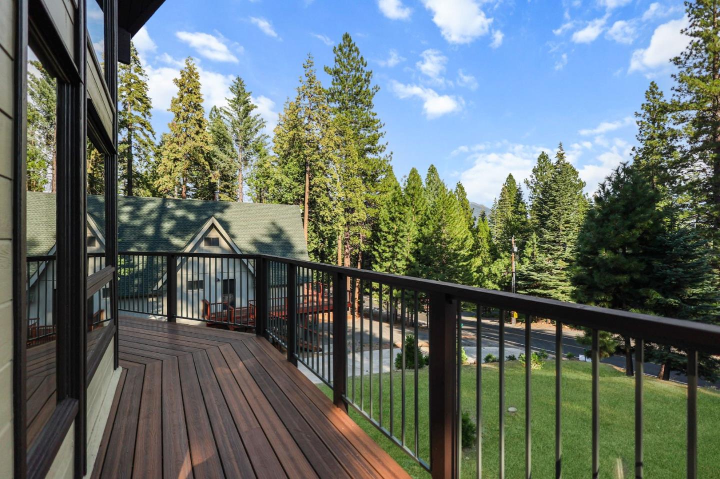 Detail Gallery Image 40 of 72 For 523 Peninsula Dr, Lake Almanor,  CA 96137 - 4 Beds | 3 Baths