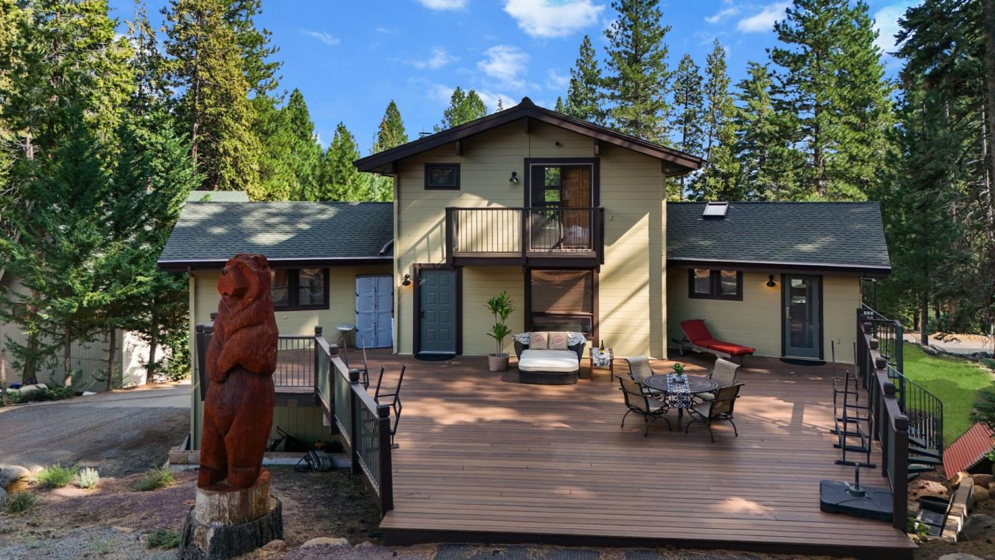 Detail Gallery Image 8 of 72 For 523 Peninsula Dr, Lake Almanor,  CA 96137 - 4 Beds | 3 Baths