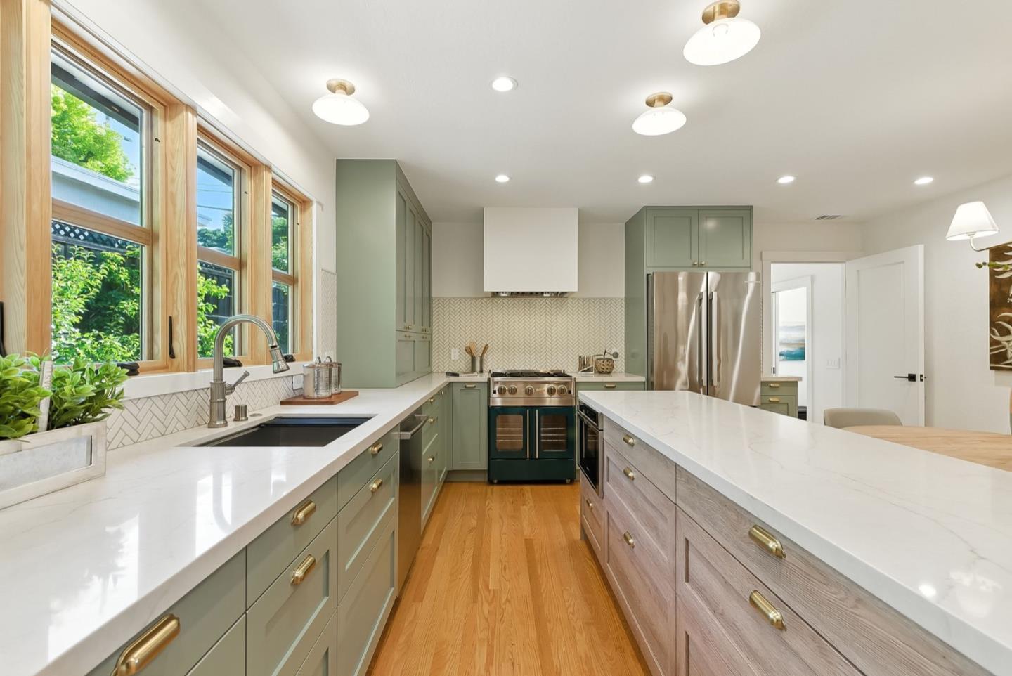 Detail Gallery Image 10 of 44 For 2608 Cipriani Blvd, Belmont,  CA 94002 - 4 Beds | 2 Baths