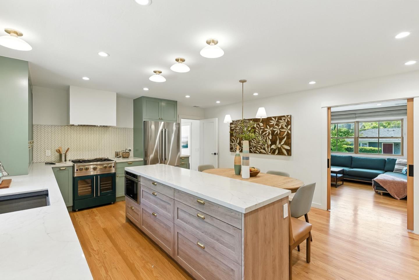 Detail Gallery Image 11 of 44 For 2608 Cipriani Blvd, Belmont,  CA 94002 - 4 Beds | 2 Baths