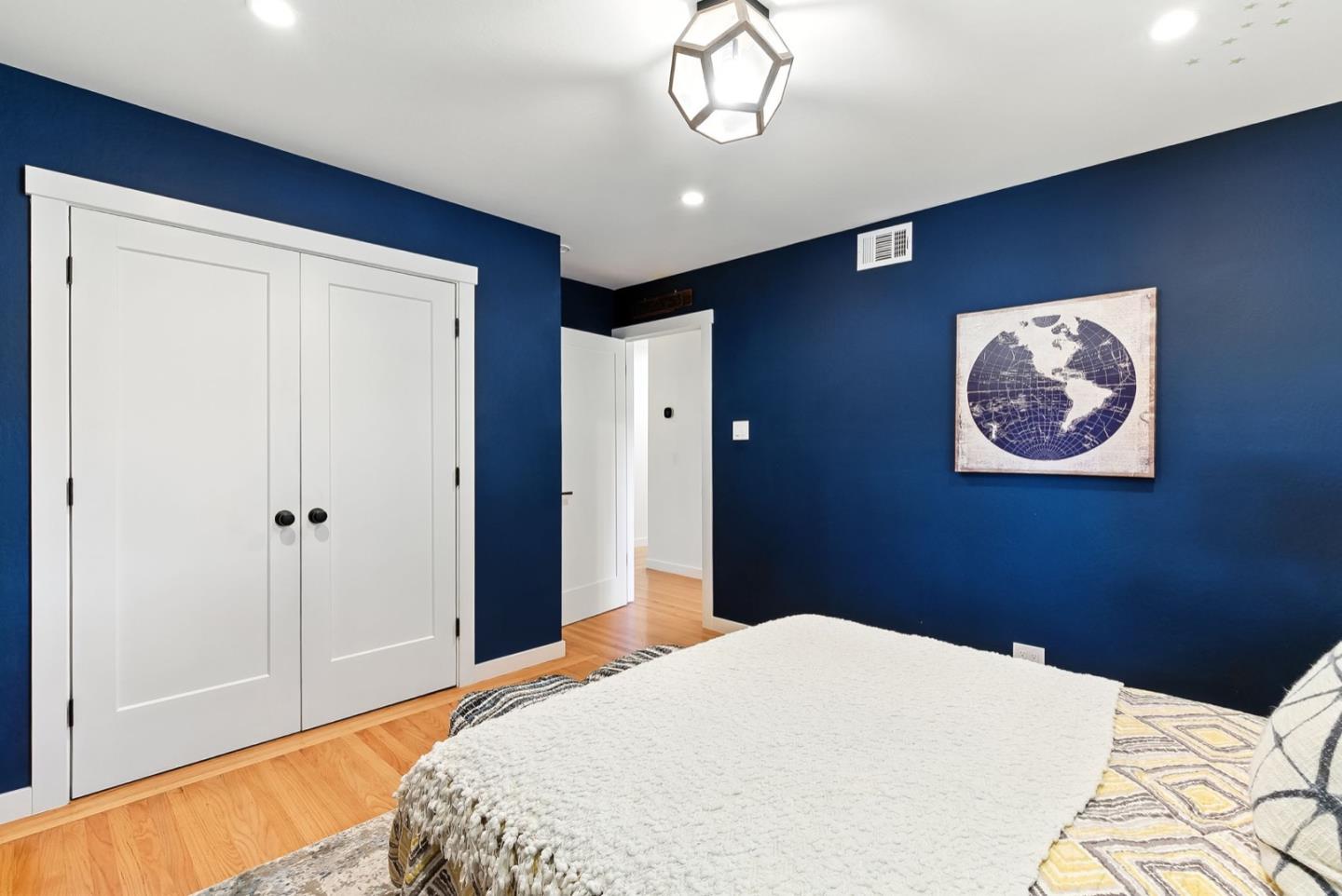 Detail Gallery Image 18 of 44 For 2608 Cipriani Blvd, Belmont,  CA 94002 - 4 Beds | 2 Baths