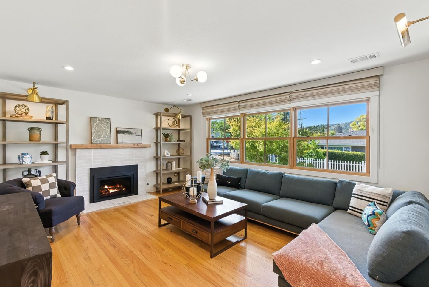 Detail Gallery Image 5 of 44 For 2608 Cipriani Blvd, Belmont,  CA 94002 - 4 Beds | 2 Baths