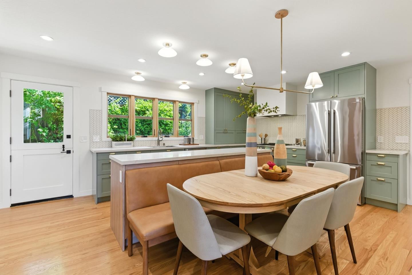 Detail Gallery Image 8 of 44 For 2608 Cipriani Blvd, Belmont,  CA 94002 - 4 Beds | 2 Baths