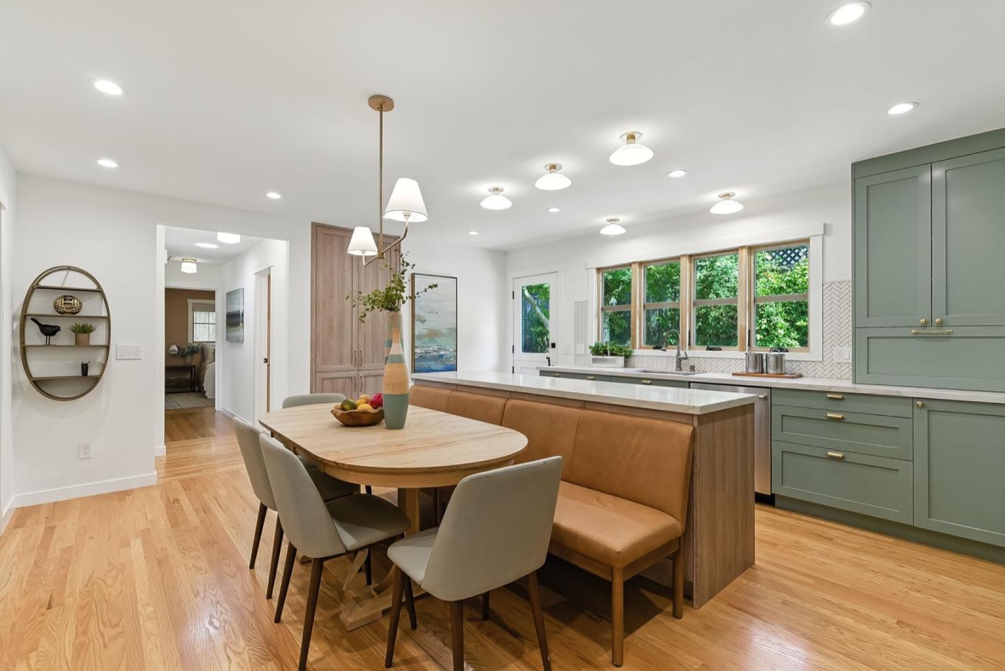 Detail Gallery Image 9 of 44 For 2608 Cipriani Blvd, Belmont,  CA 94002 - 4 Beds | 2 Baths