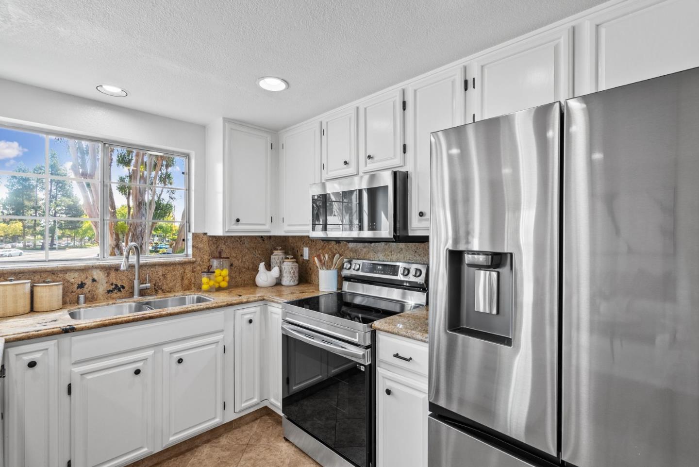 Detail Gallery Image 10 of 37 For 1806 Park Vista Cir, Santa Clara,  CA 95050 - 3 Beds | 2/1 Baths
