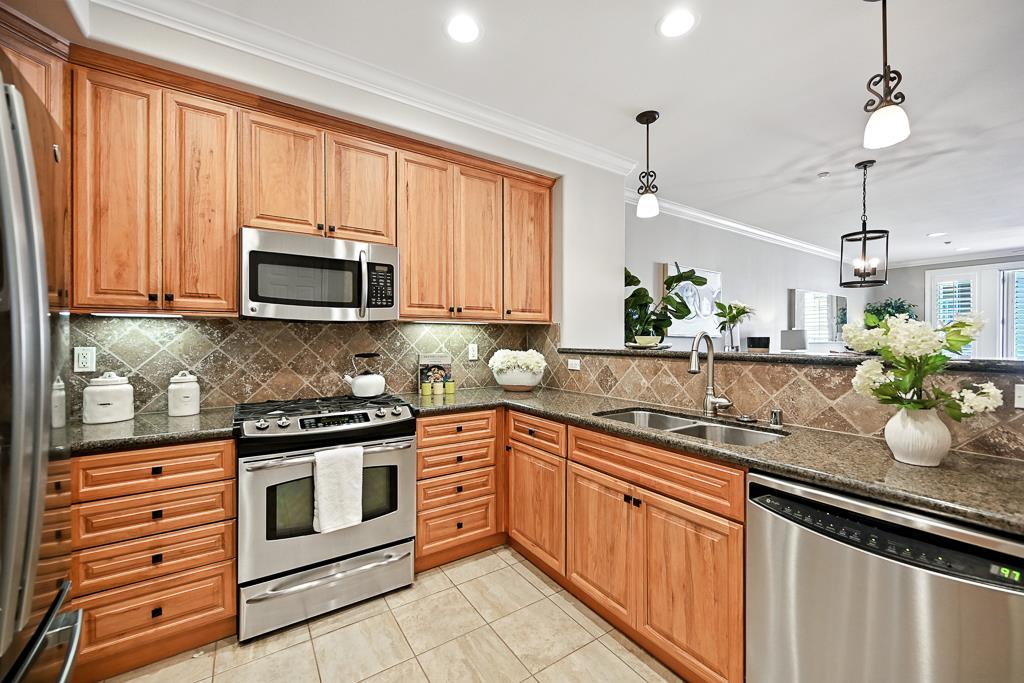 Detail Gallery Image 3 of 94 For 2881 Meridian Ave #224,  San Jose,  CA 95124 - 2 Beds | 2 Baths