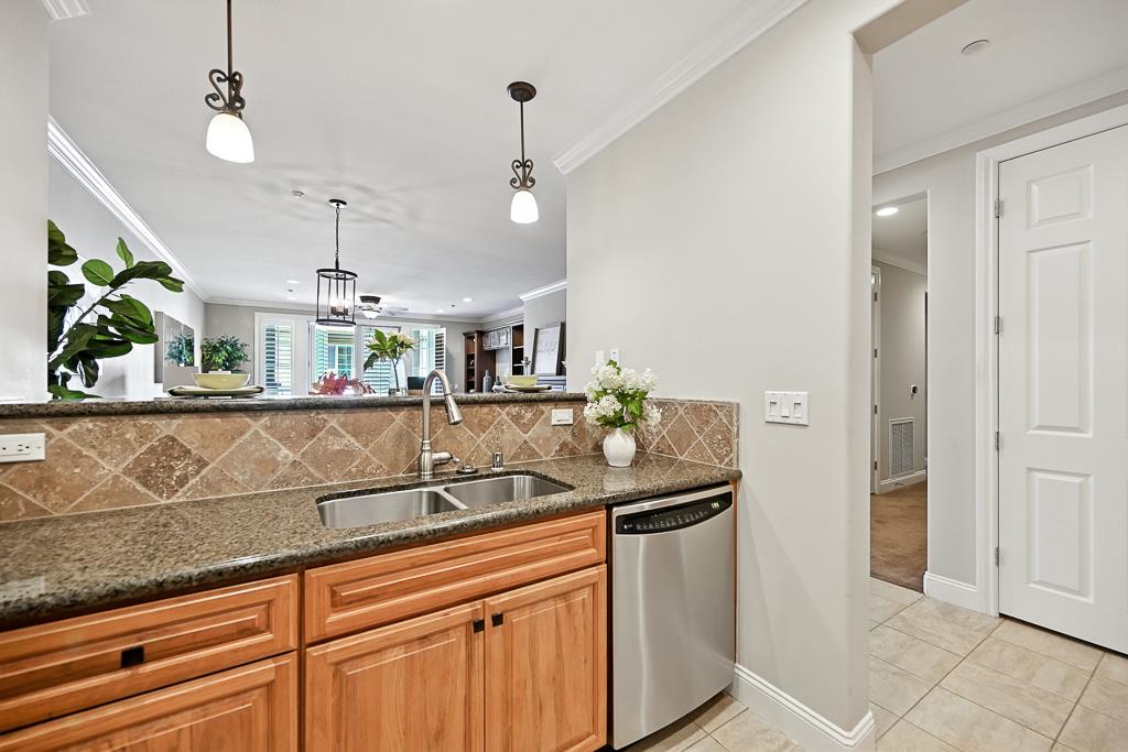 Detail Gallery Image 9 of 94 For 2881 Meridian Ave #224,  San Jose,  CA 95124 - 2 Beds | 2 Baths