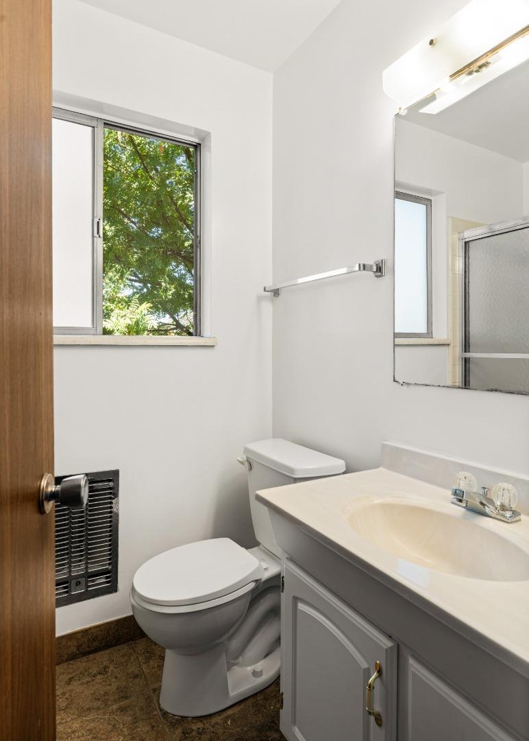 Detail Gallery Image 17 of 22 For 464 Clinton St #309,  Redwood City,  CA 94062 - 1 Beds | 1 Baths