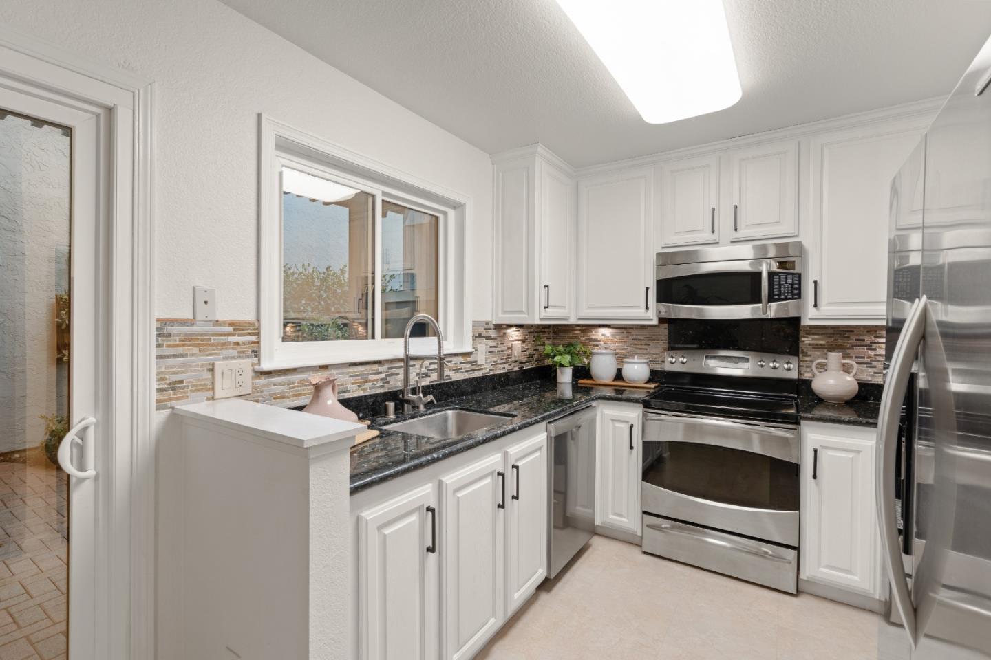 Detail Gallery Image 11 of 40 For 556 Quail Bush Ct, San Jose,  CA 95117 - 2 Beds | 2/1 Baths