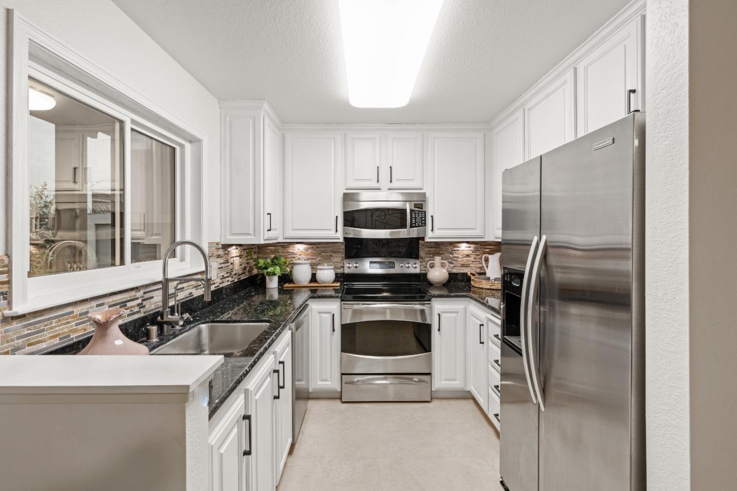 Detail Gallery Image 13 of 40 For 556 Quail Bush Ct, San Jose,  CA 95117 - 2 Beds | 2/1 Baths