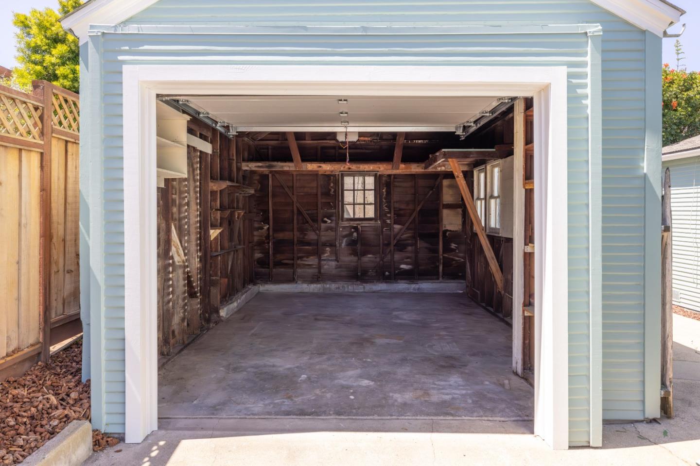Detail Gallery Image 32 of 47 For 414 19th St, Pacific Grove,  CA 93950 - 2 Beds | 2 Baths