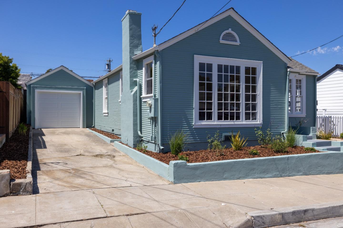 Detail Gallery Image 34 of 47 For 414 19th St, Pacific Grove,  CA 93950 - 2 Beds | 2 Baths