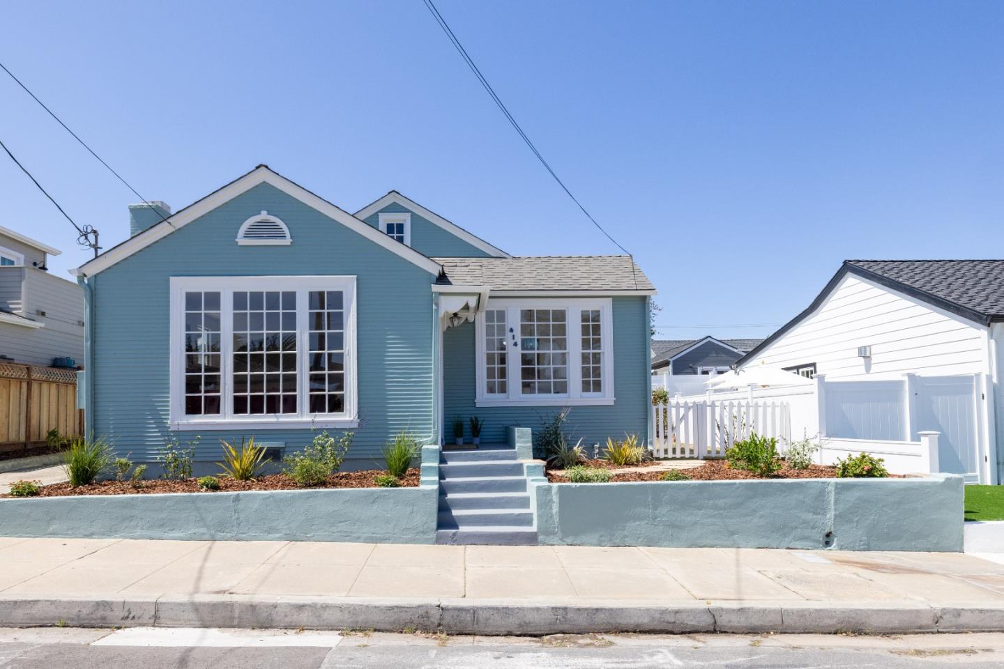 Detail Gallery Image 4 of 47 For 414 19th St, Pacific Grove,  CA 93950 - 2 Beds | 2 Baths