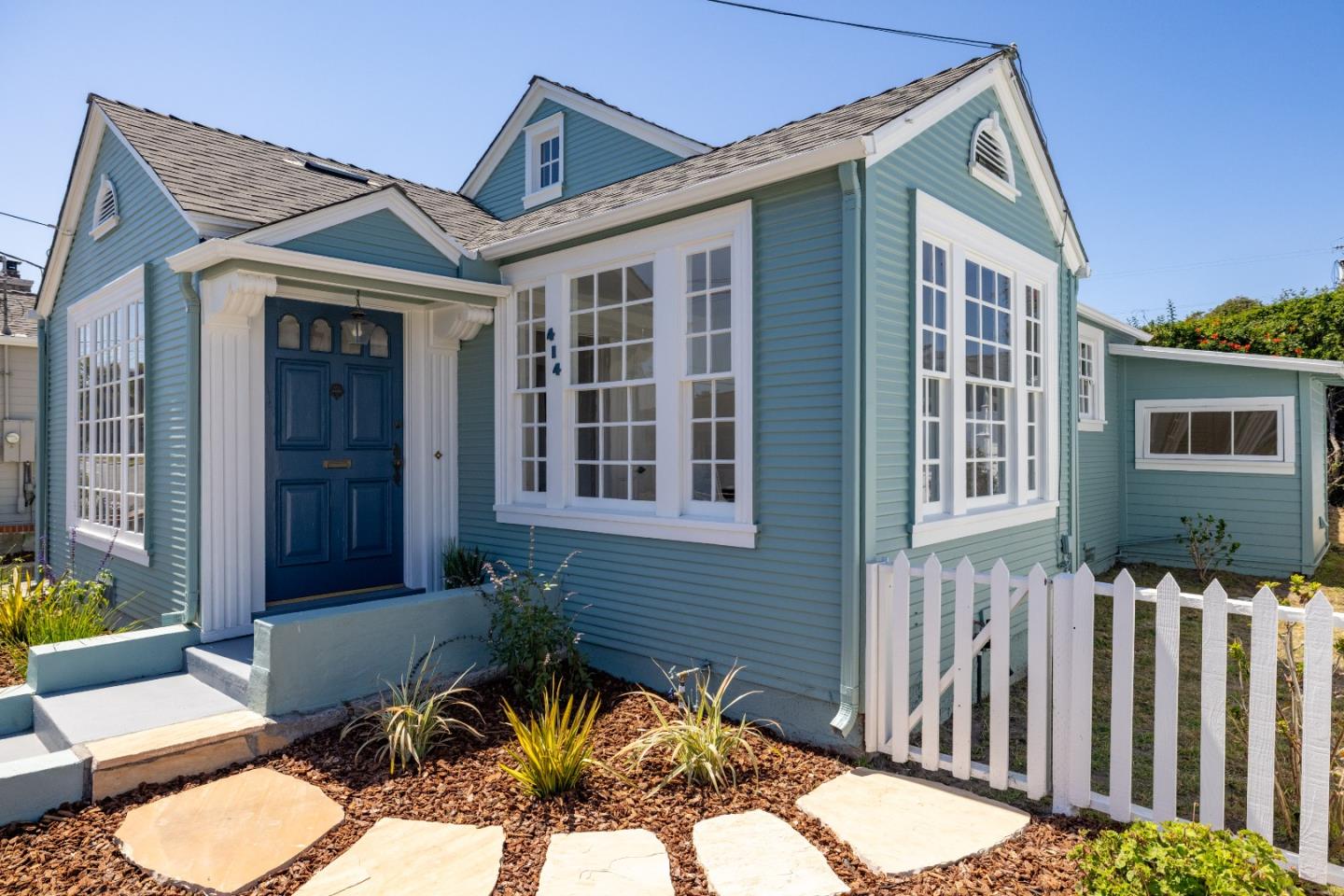 Detail Gallery Image 5 of 47 For 414 19th St, Pacific Grove,  CA 93950 - 2 Beds | 2 Baths