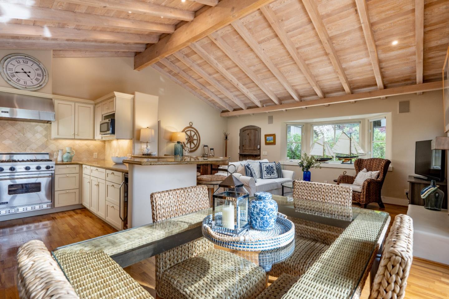 Detail Gallery Image 7 of 34 For 0 Casanova 3 Se of 4th St, Carmel,  CA 93923 - 3 Beds | 2 Baths