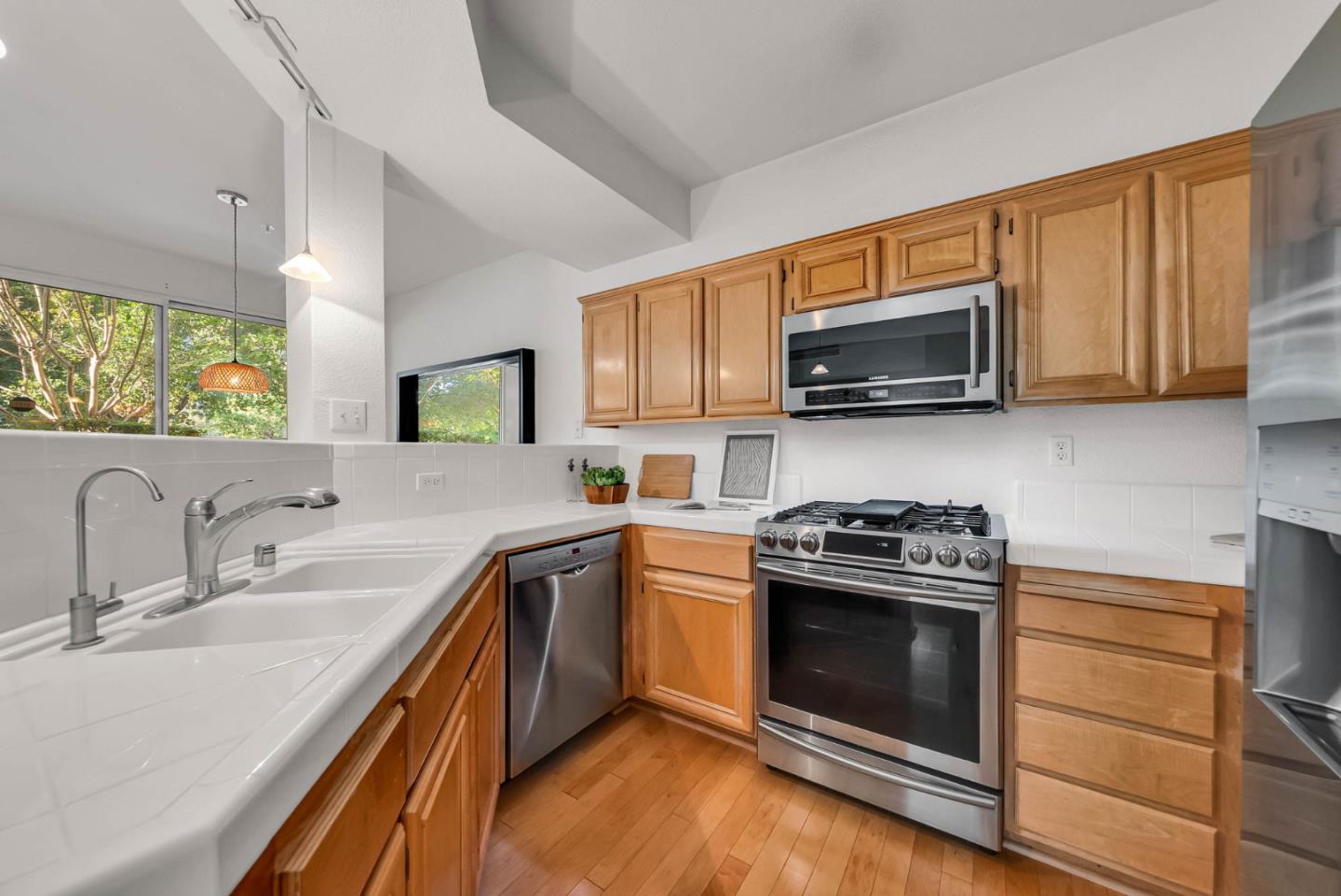 Detail Gallery Image 10 of 38 For 3315 Skyward Pl, San Jose,  CA 95136 - 2 Beds | 2/1 Baths