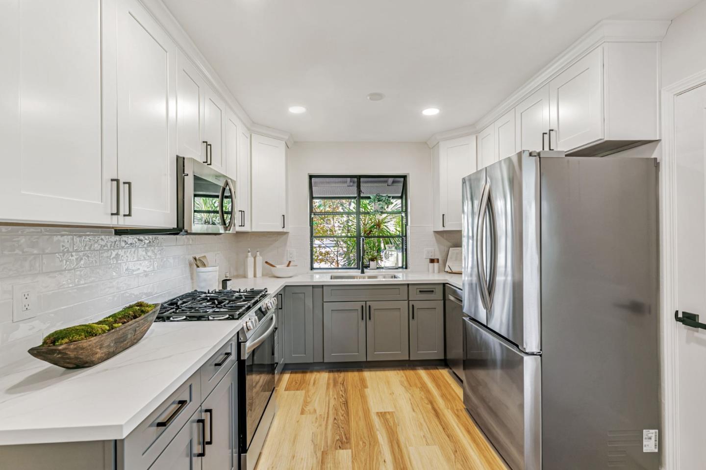 Detail Gallery Image 13 of 43 For 3403 Rosedale Dr, San Jose,  CA 95117 - 3 Beds | 2 Baths