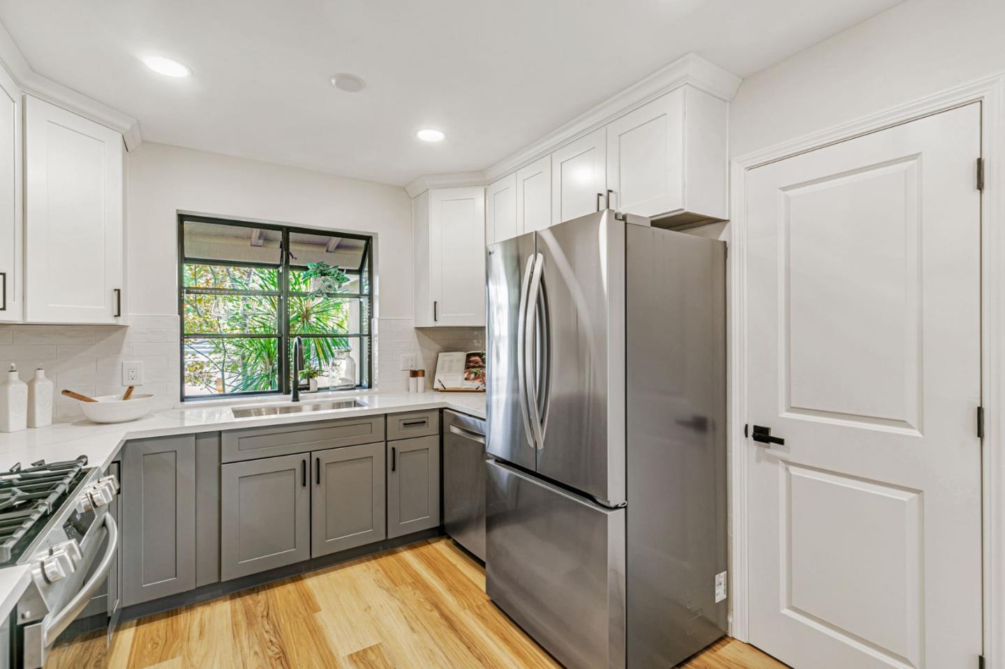 Detail Gallery Image 14 of 43 For 3403 Rosedale Dr, San Jose,  CA 95117 - 3 Beds | 2 Baths