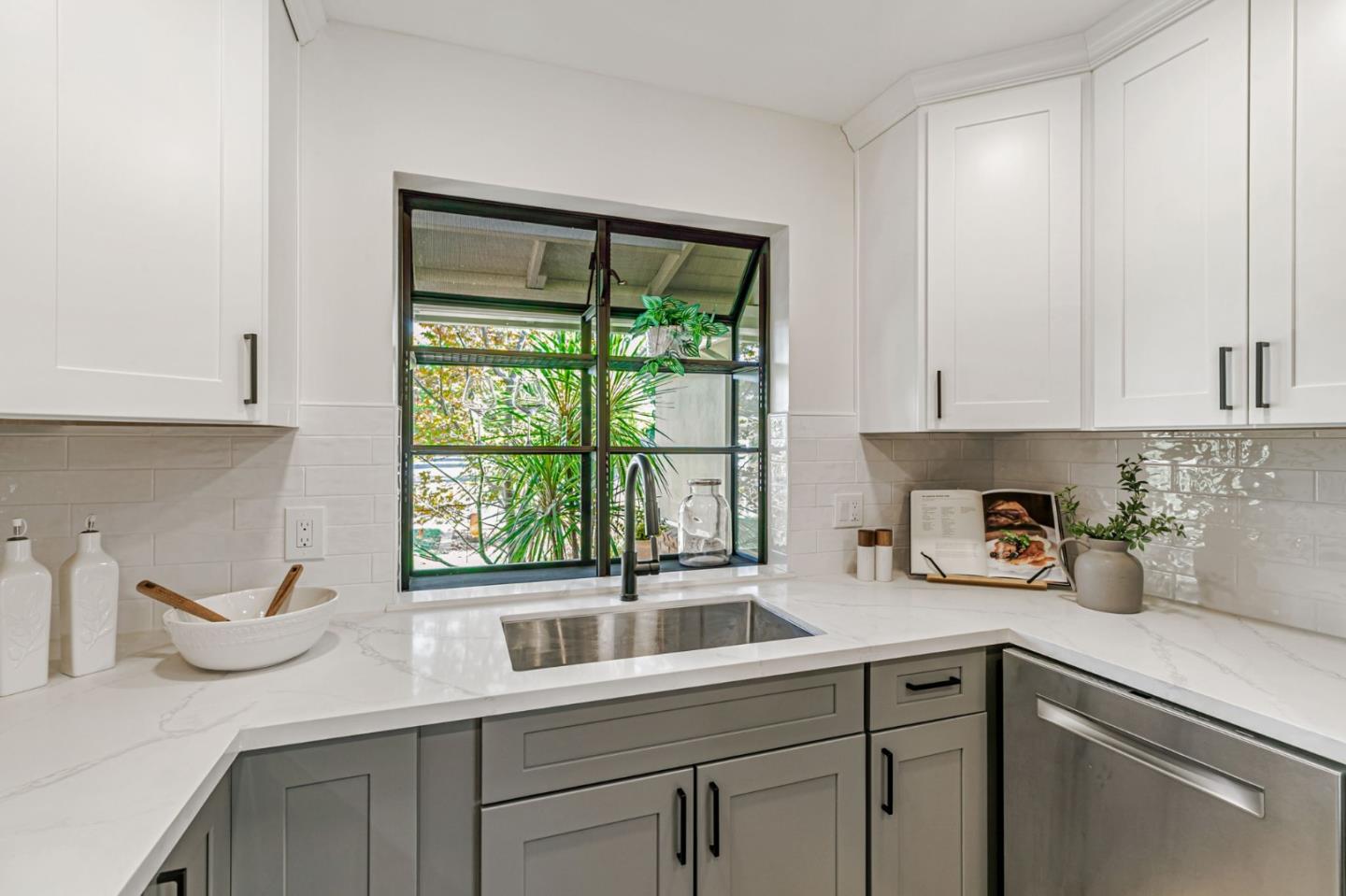 Detail Gallery Image 16 of 43 For 3403 Rosedale Dr, San Jose,  CA 95117 - 3 Beds | 2 Baths