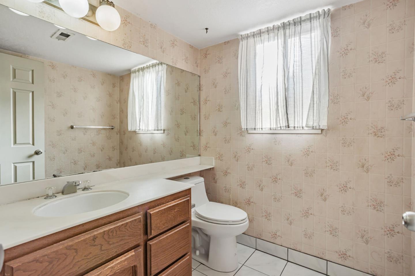 Detail Gallery Image 10 of 23 For 207 Redwood Ave, Milpitas,  CA 95035 - 4 Beds | 2/1 Baths