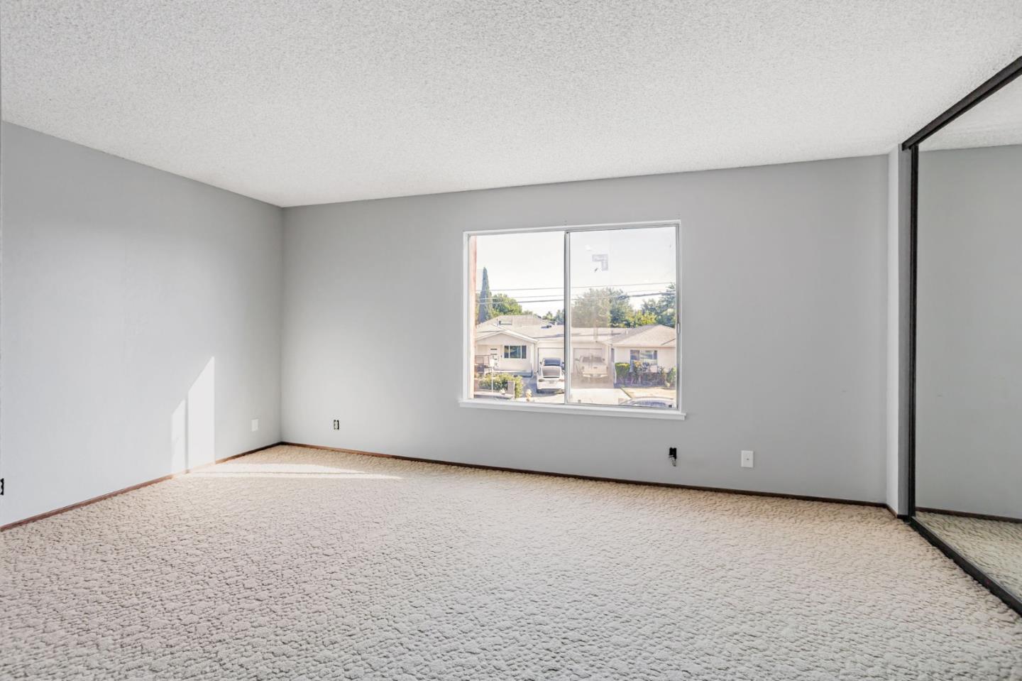 Detail Gallery Image 11 of 23 For 207 Redwood Ave, Milpitas,  CA 95035 - 4 Beds | 2/1 Baths