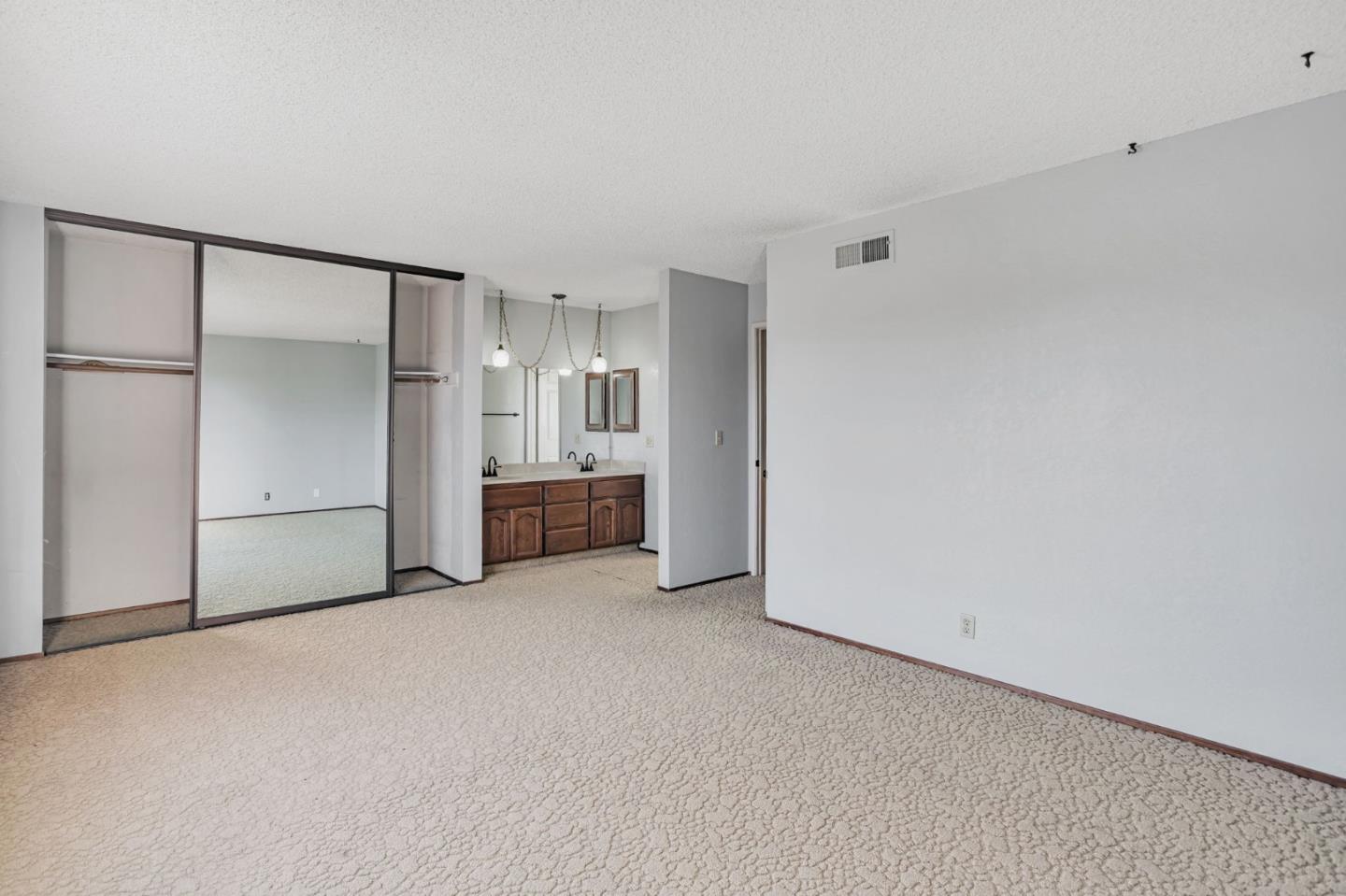 Detail Gallery Image 12 of 23 For 207 Redwood Ave, Milpitas,  CA 95035 - 4 Beds | 2/1 Baths