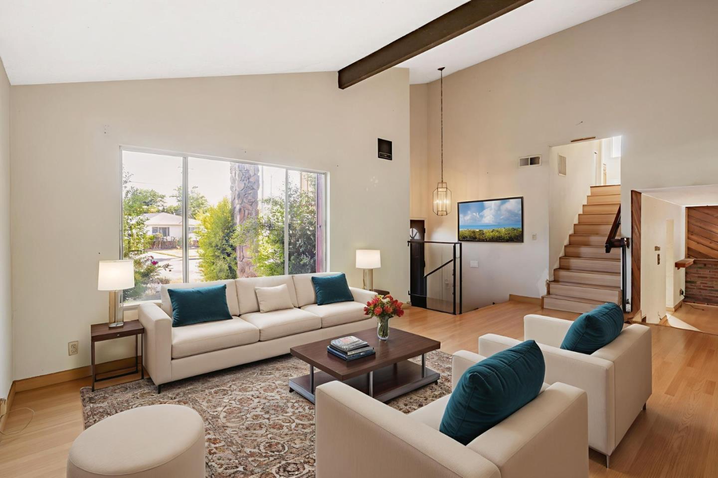 Detail Gallery Image 2 of 23 For 207 Redwood Ave, Milpitas,  CA 95035 - 4 Beds | 2/1 Baths