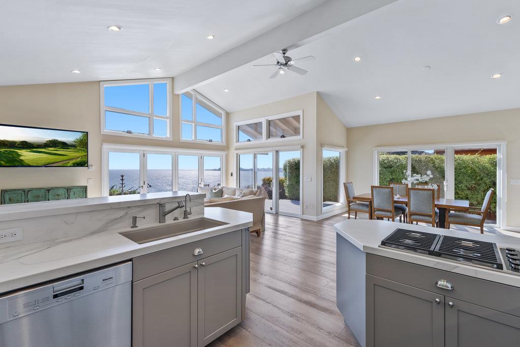 Detail Gallery Image 13 of 72 For 721 Seacliff Dr, Aptos,  CA 95003 - 3 Beds | 2 Baths