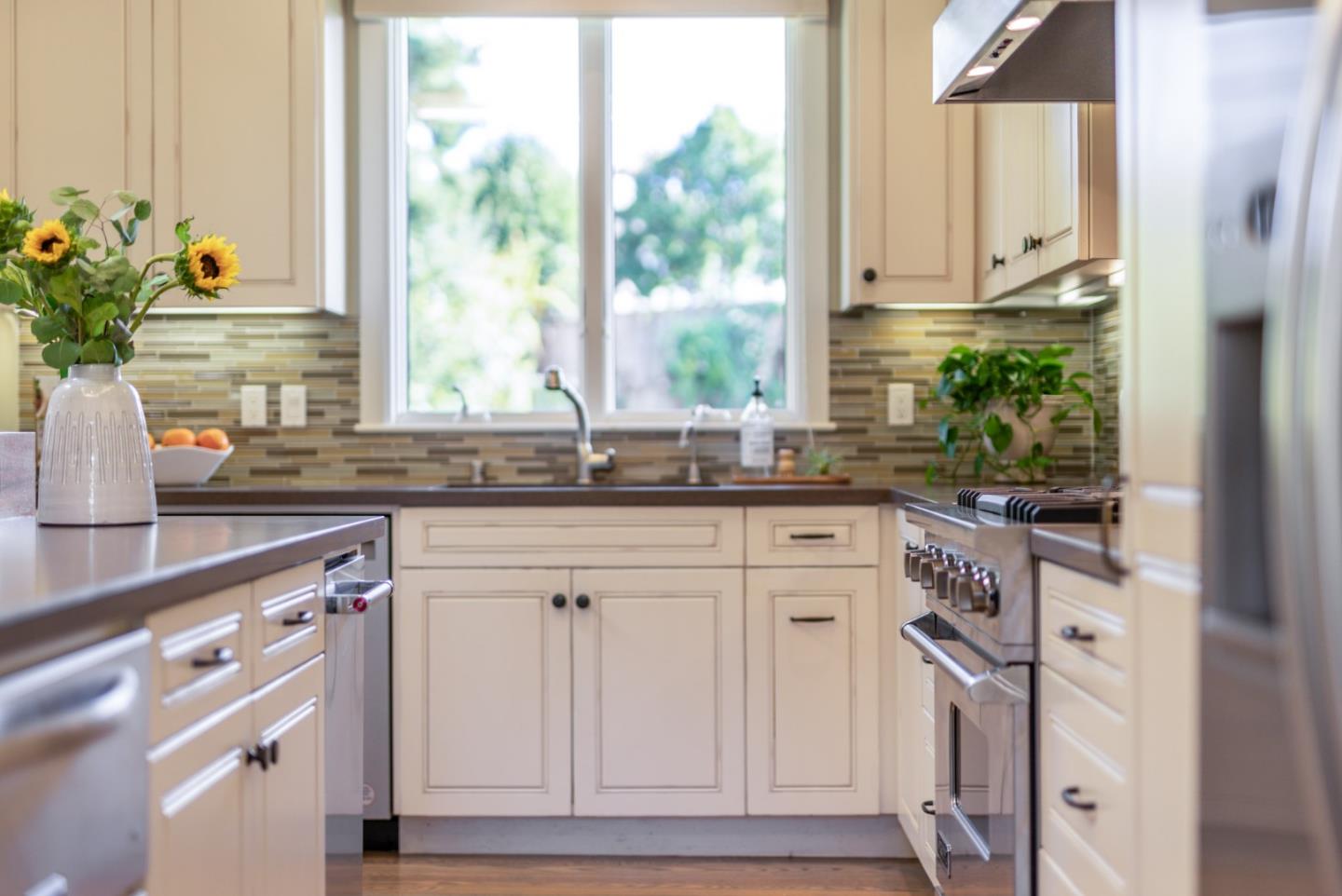 Detail Gallery Image 9 of 33 For 210 Venetian Rd, Aptos,  CA 95003 - 3 Beds | 2/1 Baths
