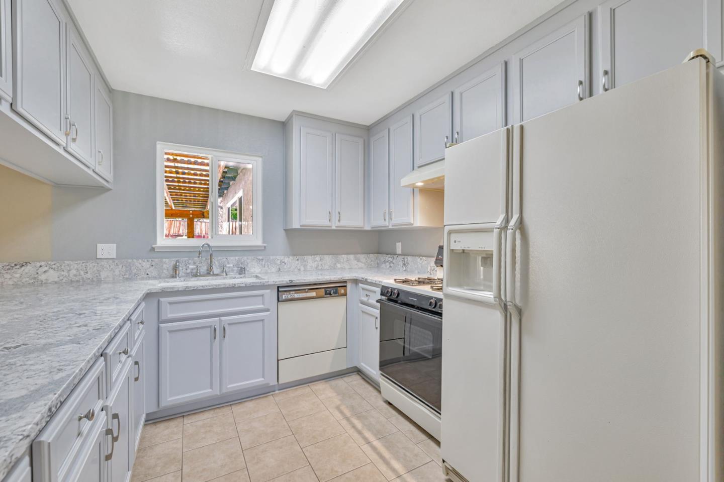Detail Gallery Image 16 of 48 For 3910 Edenwood Dr, San Jose,  CA 95121 - 3 Beds | 2 Baths