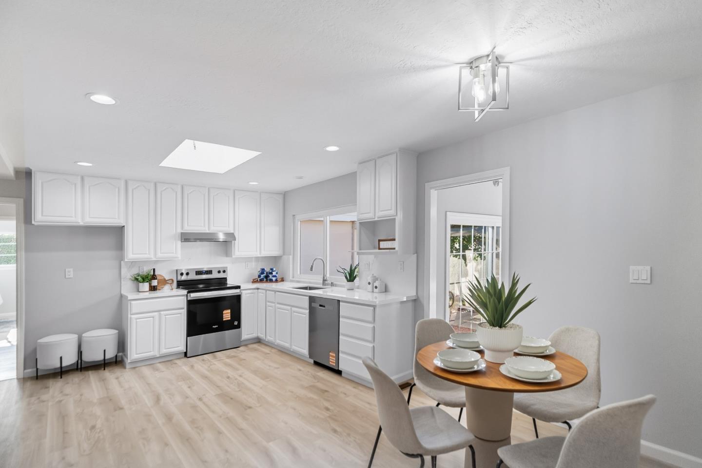 Detail Gallery Image 13 of 36 For 1353 Spoonbill Way, Sunnyvale,  CA 94087 - 4 Beds | 2 Baths