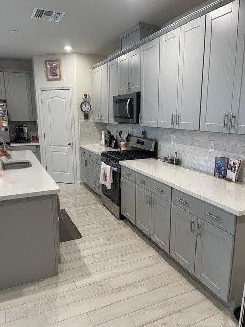 Detail Gallery Image 2 of 35 For 2001 Wildflower Dr, Hollister,  CA 95023 - 4 Beds | 2/1 Baths