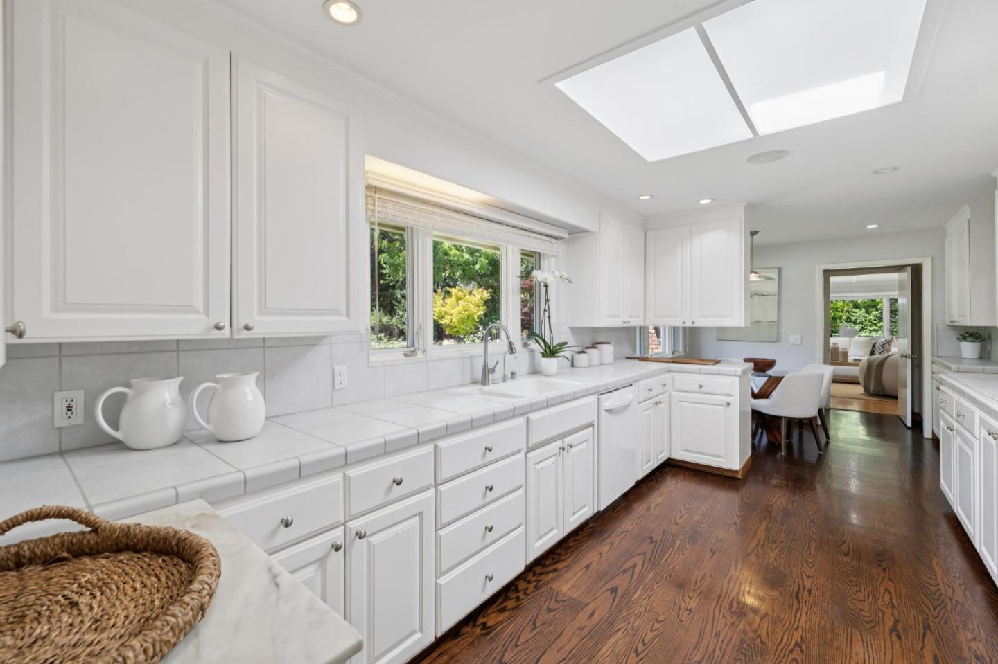 Detail Gallery Image 10 of 43 For 51 Toyon Rd, Atherton,  CA 94027 - 6 Beds | 3/2 Baths
