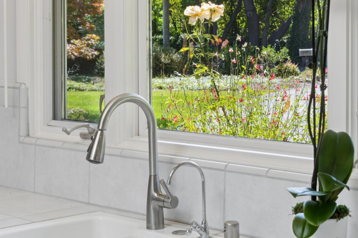 Detail Gallery Image 11 of 43 For 51 Toyon Rd, Atherton,  CA 94027 - 6 Beds | 3/2 Baths