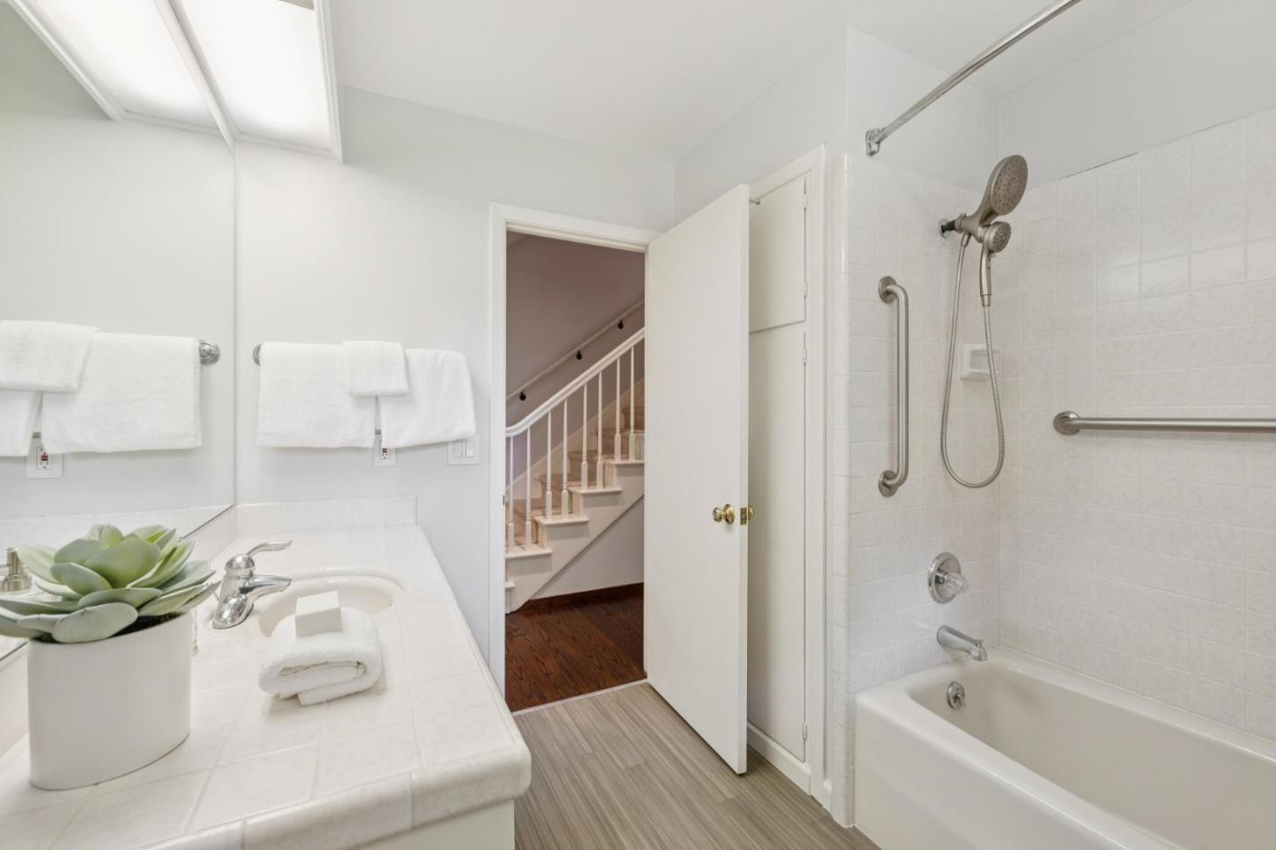 Detail Gallery Image 26 of 43 For 51 Toyon Rd, Atherton,  CA 94027 - 6 Beds | 3/2 Baths