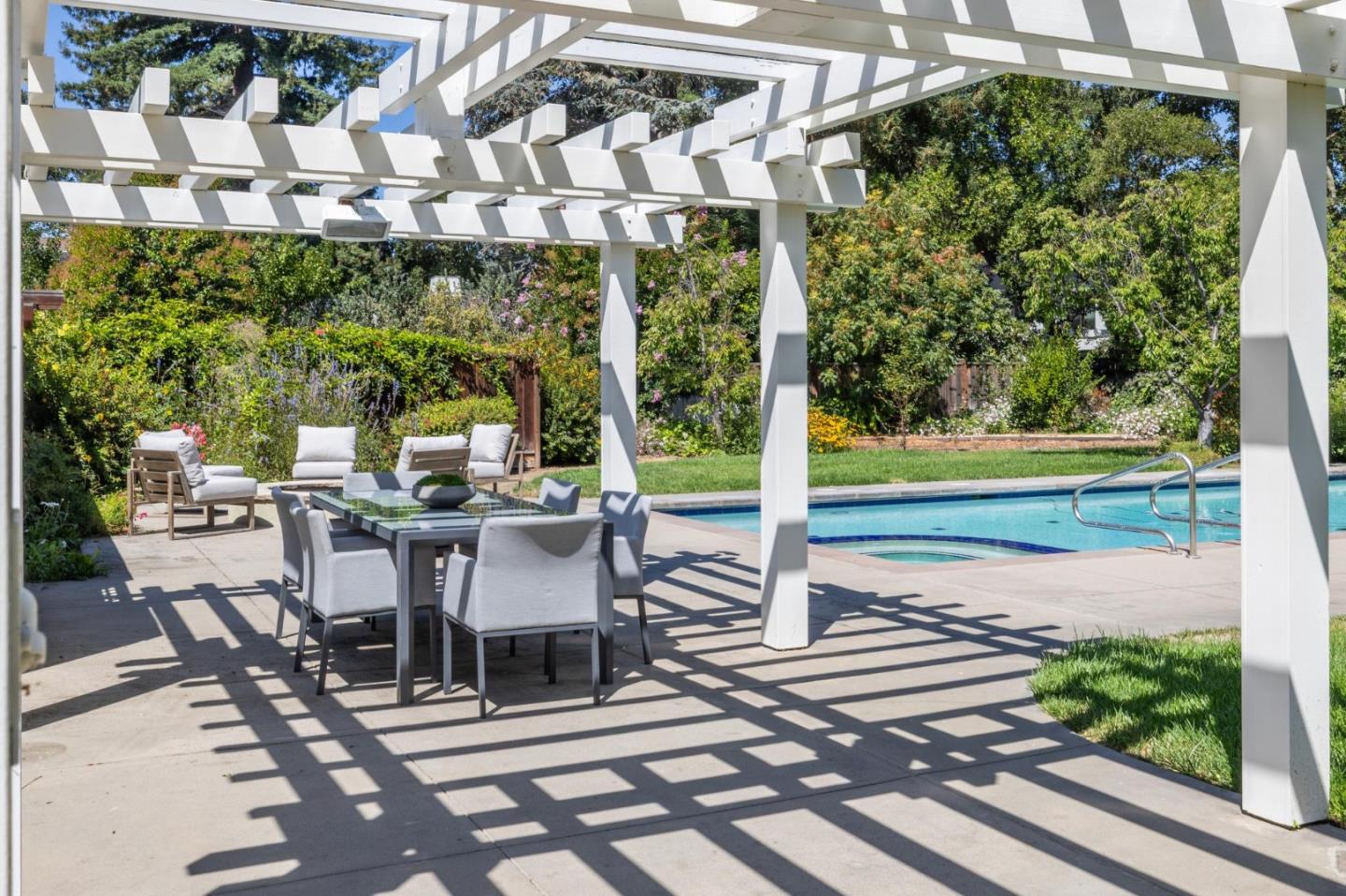 Detail Gallery Image 34 of 43 For 51 Toyon Rd, Atherton,  CA 94027 - 6 Beds | 3/2 Baths