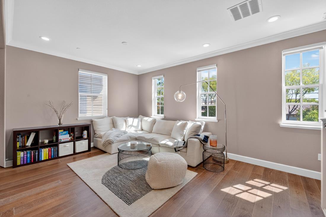 Detail Gallery Image 13 of 24 For 14145 Capri Dr, Los Gatos,  CA 95032 - 4 Beds | 3 Baths