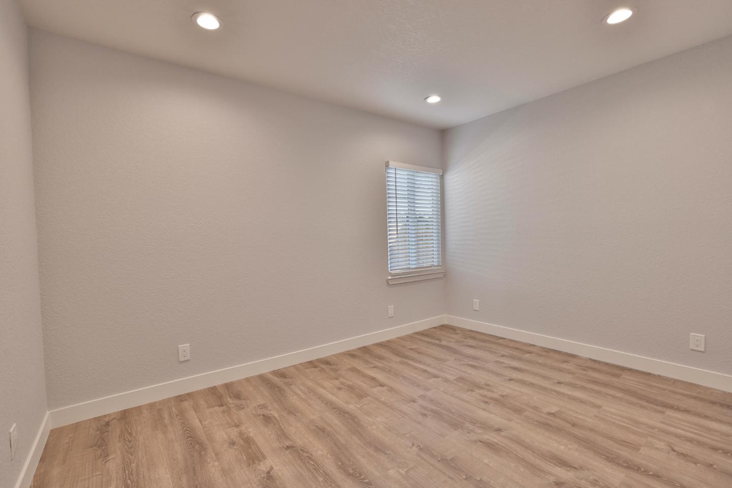 Detail Gallery Image 11 of 21 For 3519 Hoover St, Redwood City,  CA 94063 - – Beds | – Baths