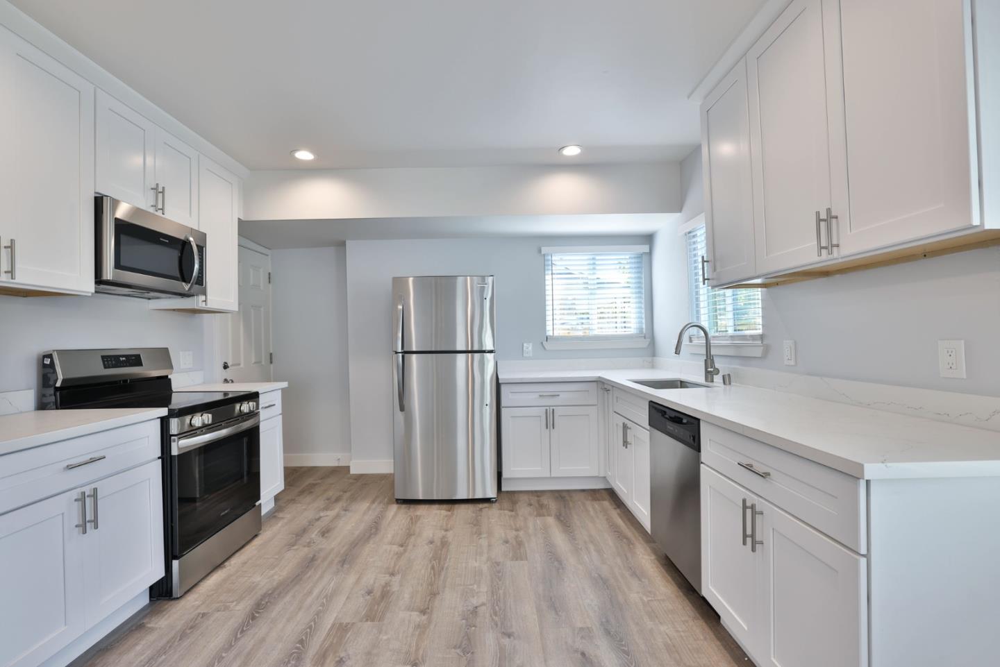Detail Gallery Image 8 of 21 For 3519 Hoover St, Redwood City,  CA 94063 - – Beds | – Baths