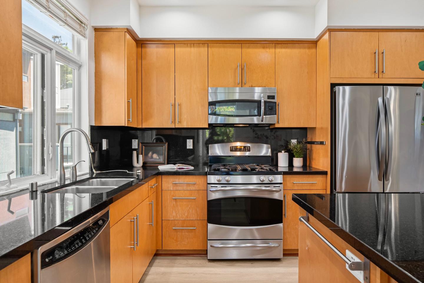 Detail Gallery Image 13 of 50 For 3180 Berryessa St, Palo Alto,  CA 94303 - 3 Beds | 3/1 Baths