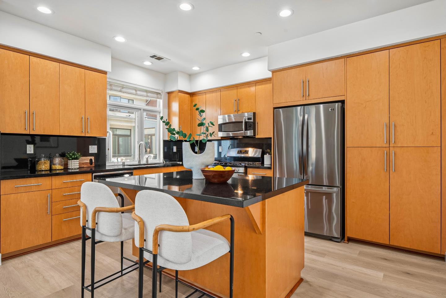 Detail Gallery Image 14 of 50 For 3180 Berryessa St, Palo Alto,  CA 94303 - 3 Beds | 3/1 Baths