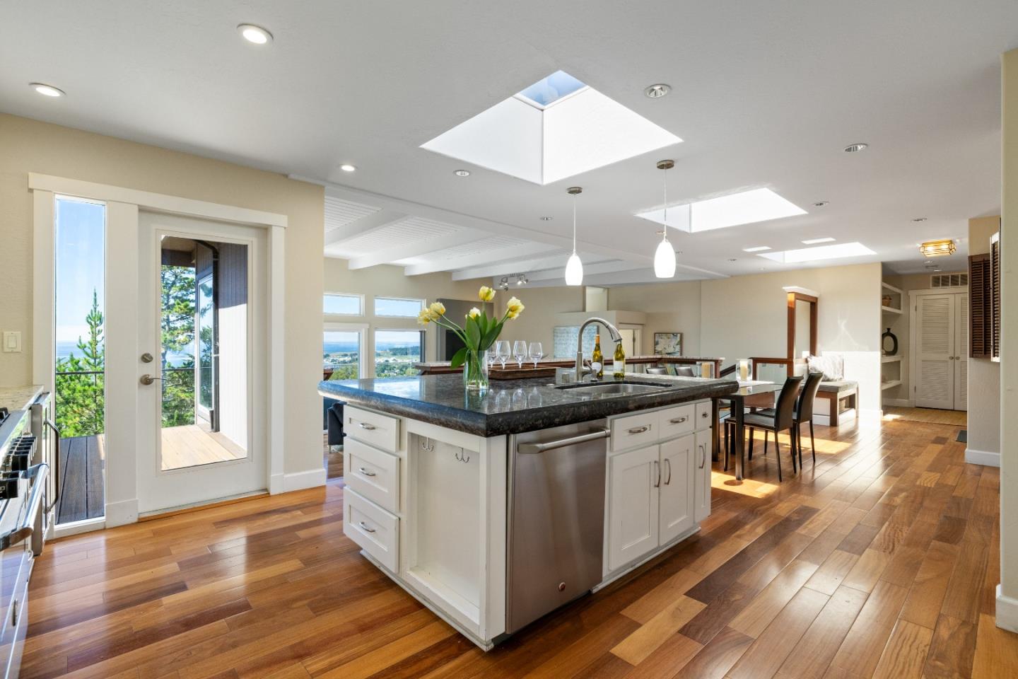 Detail Gallery Image 22 of 71 For 115 Del Monte Rd, El Granada,  CA 94018 - 3 Beds | 3/1 Baths