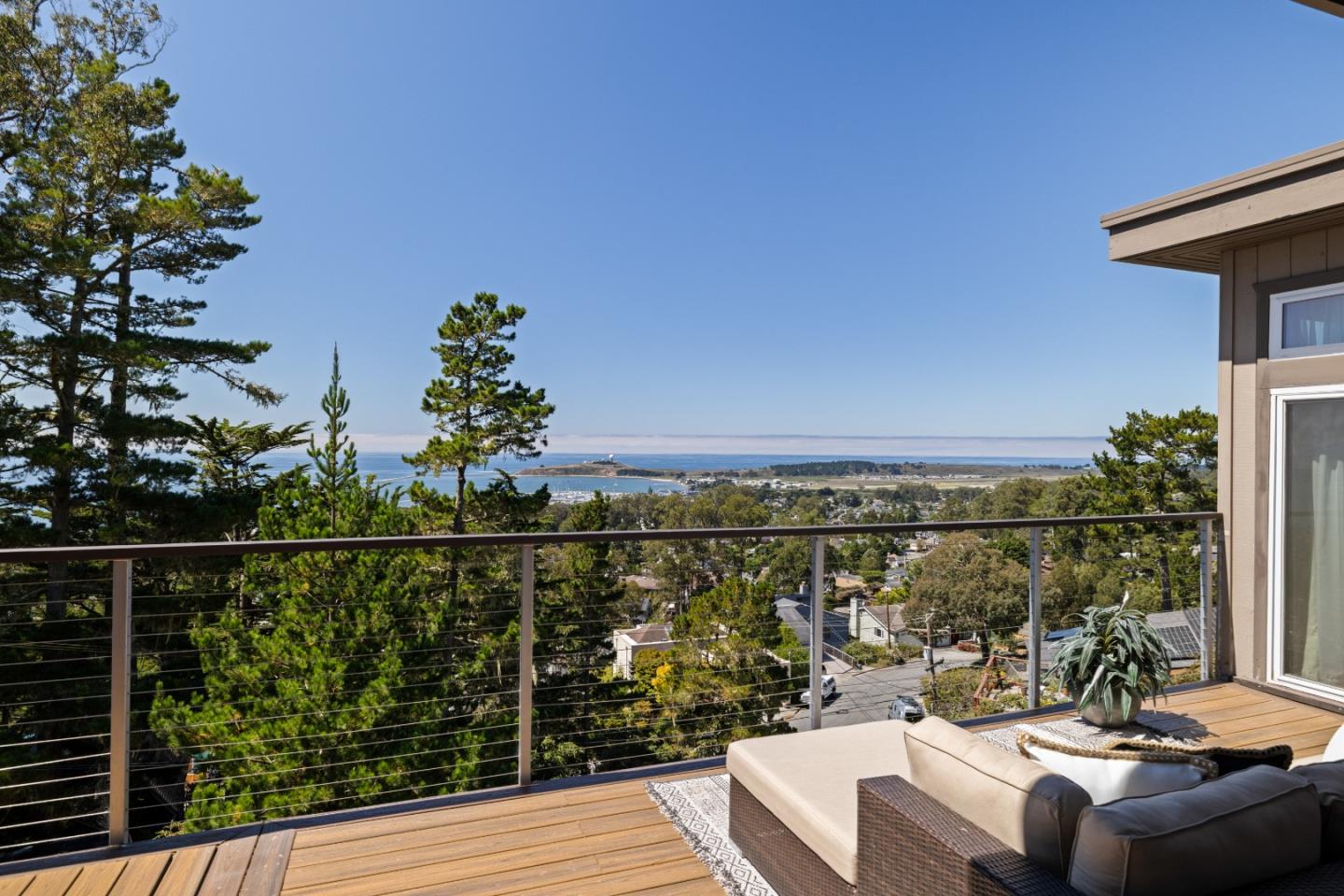 Detail Gallery Image 33 of 71 For 115 Del Monte Rd, El Granada,  CA 94018 - 3 Beds | 3/1 Baths