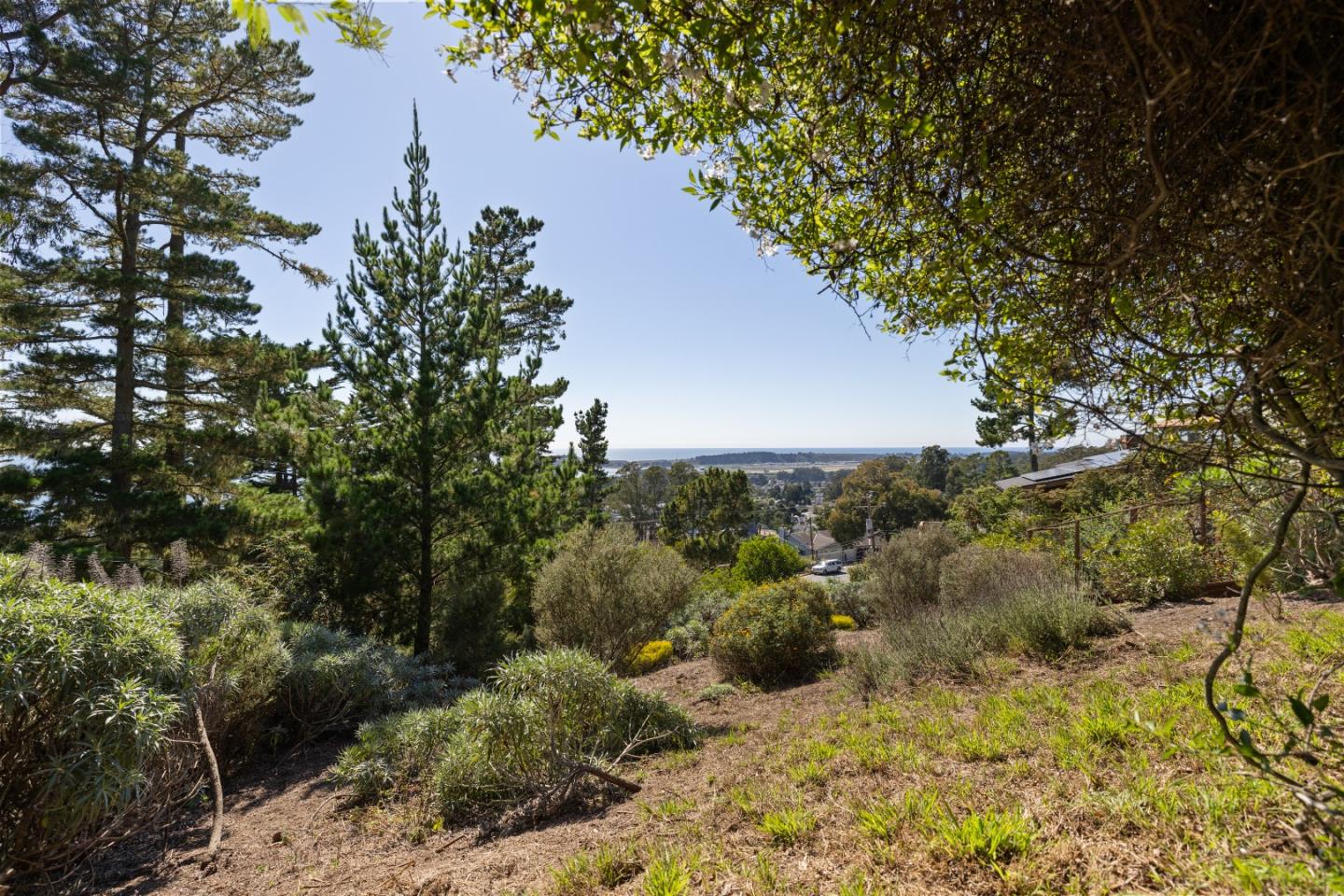 Detail Gallery Image 67 of 71 For 115 Del Monte Rd, El Granada,  CA 94018 - 3 Beds | 3/1 Baths