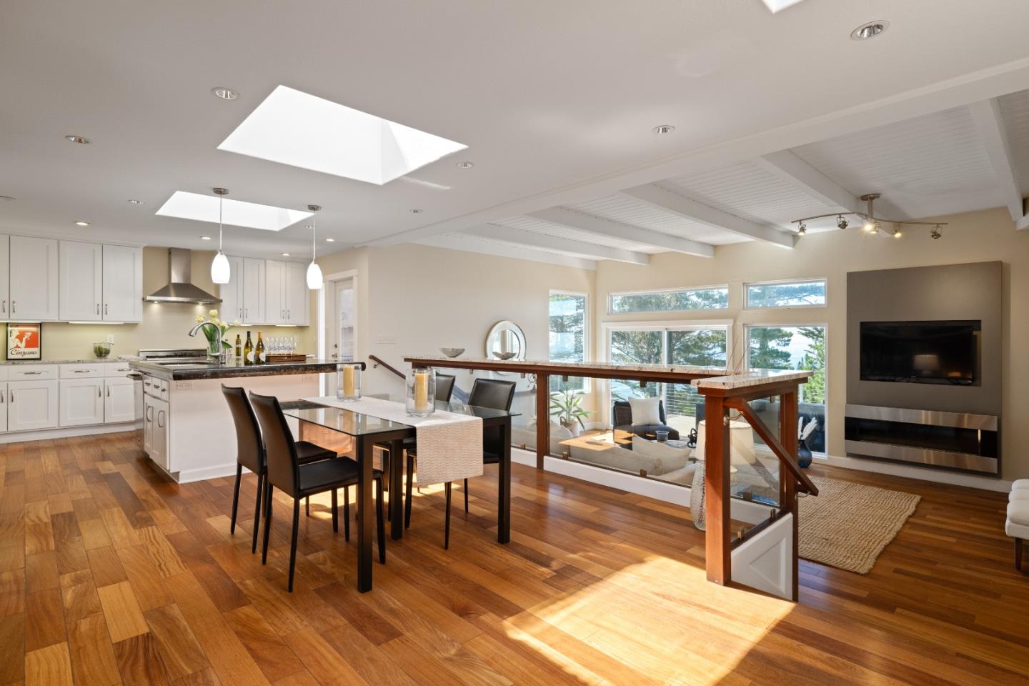 Detail Gallery Image 9 of 71 For 115 Del Monte Rd, El Granada,  CA 94018 - 3 Beds | 3/1 Baths