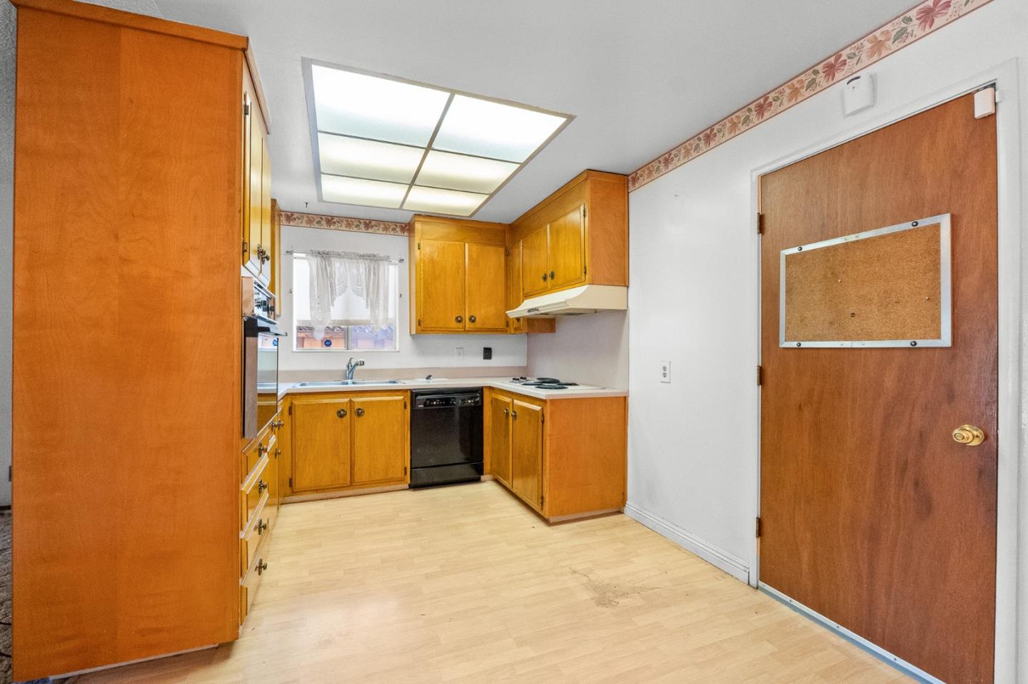 Detail Gallery Image 4 of 16 For 35172 Lancero St, Fremont,  CA 94536 - 4 Beds | 2 Baths