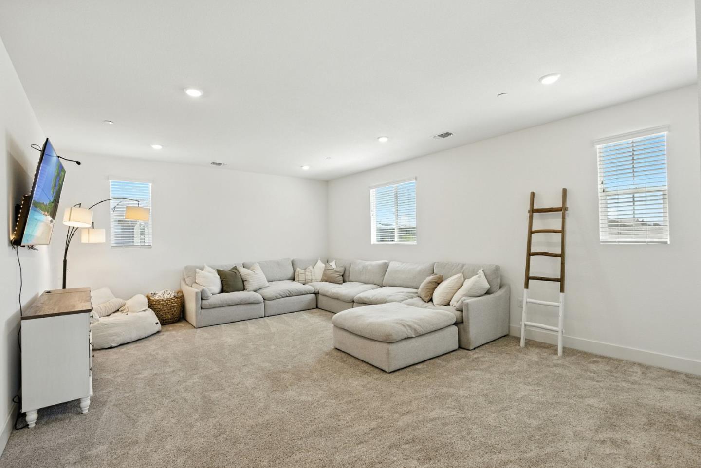 Detail Gallery Image 26 of 65 For 1900 Lotus Ct, Hollister,  CA 95023 - 5 Beds | 4 Baths