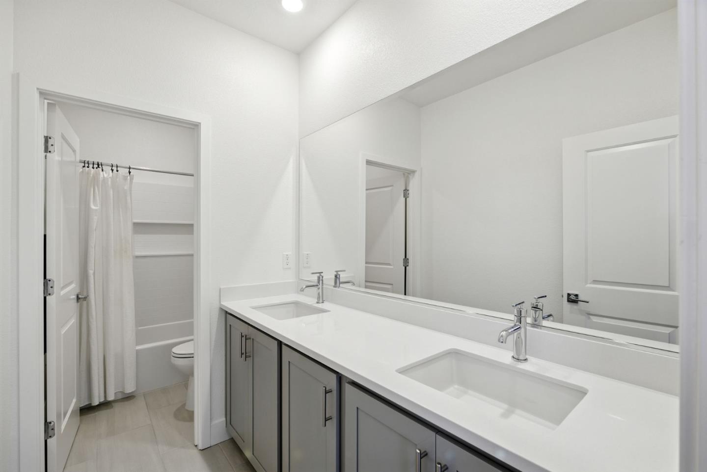 Detail Gallery Image 30 of 65 For 1900 Lotus Ct, Hollister,  CA 95023 - 5 Beds | 4 Baths